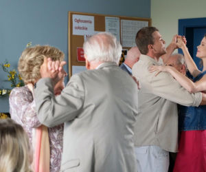 M jak miłość odc. 1902. Karol Kosowski (Stanisław Brejdygant), Barbara (Teresa Lipowska), Mateusz (Rafał Kowalski), Majka (Matylda Giegżno)