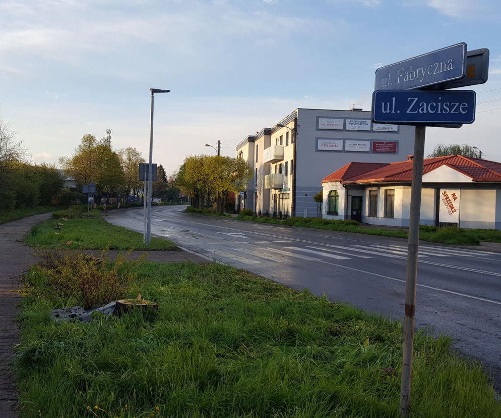 Już wycinają drzewa na ul. Fabrycznej
