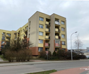 Wnuczek wyrzucił babcię z balkonu, nie pójdzie do więzienia