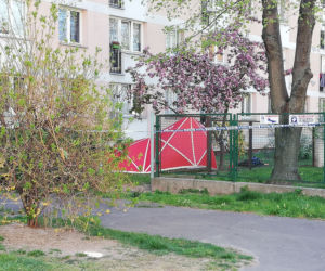 Wypadł z narkotykami z ostatniego piętra