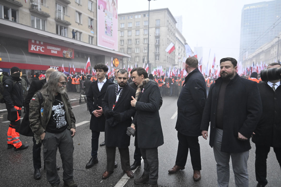 Wicemarszałek Sejmu Krzysztof Bosak przemawia przed rozpoczęciem Marszu Niepodległości 2025