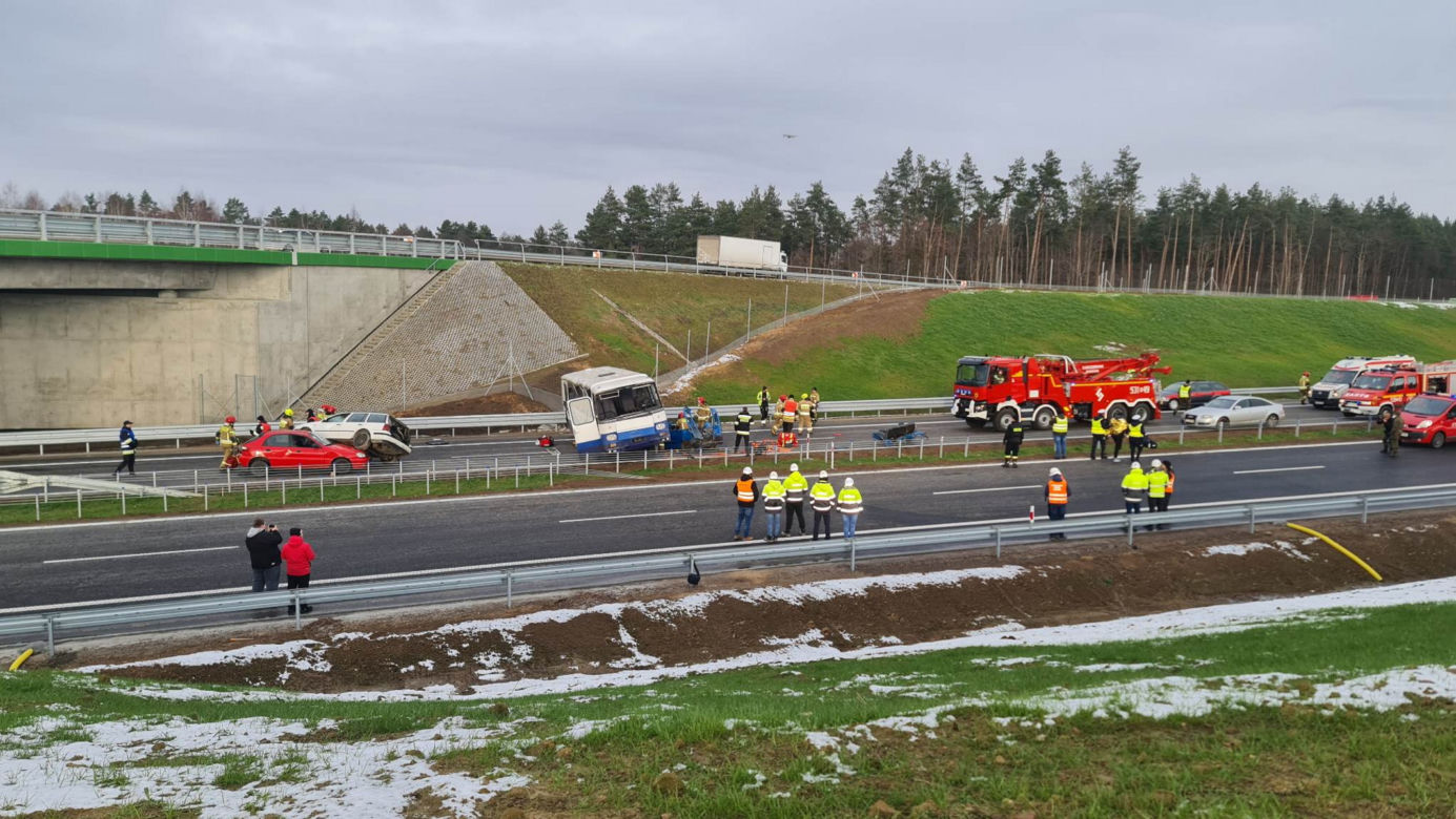 Potężny karambol na S5. Rozbity autobus, Potężna akcja strażaków