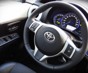 Toyota Yaris Hybrid 100