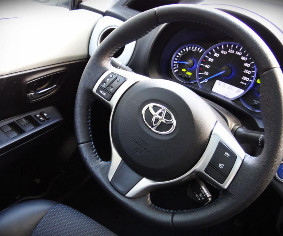 Toyota Yaris Hybrid 100