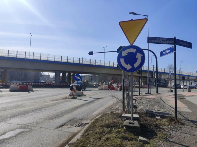 W Krakowie rowerzystka zginęła pod kołami ciężarówki. Zaskakująca decyzja w sprawie kierowcy