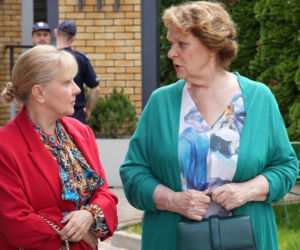 Barwy szczęścia odc. 3281. Józefina Rawiczowa (Elżbieta Jarosik), Walczewska (Małgorzata Puzio)