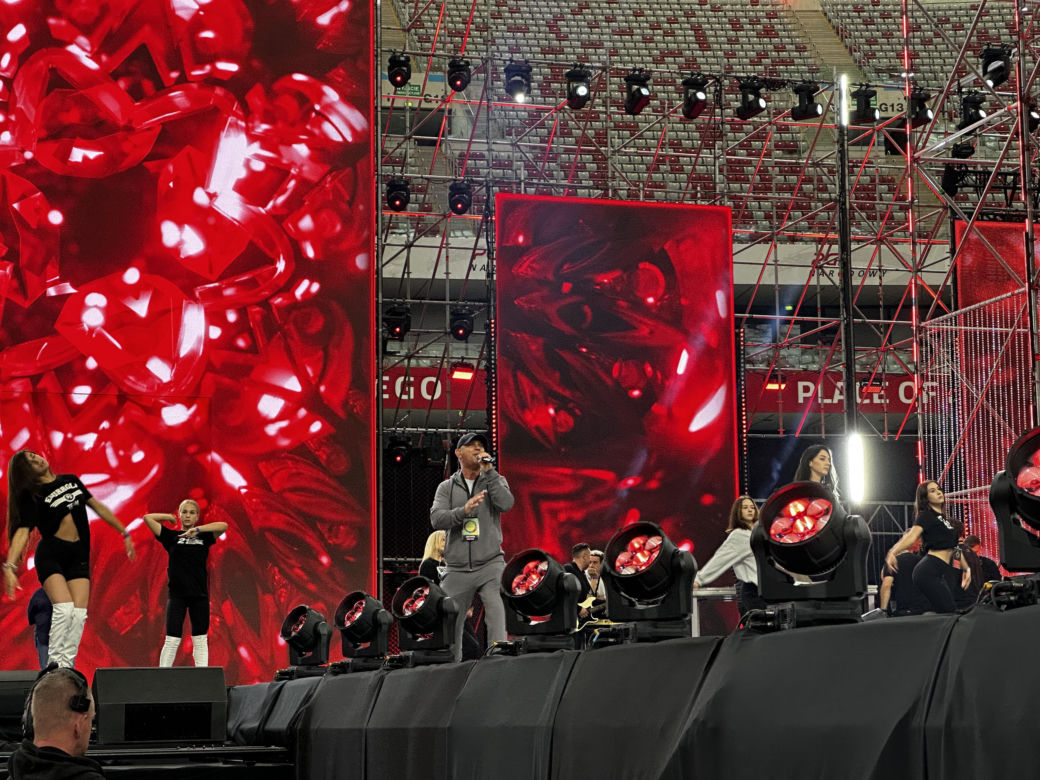 Roztańczony PGE Narodowy z VOX FM - trwają ostatnie przygotowania. Zobacz zdjęcia zza kulis