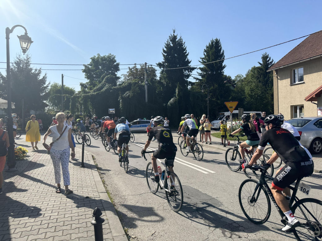 Sportowa rywalizacja i wspólne pomaganie. Za nami 8. edycja Tour de Cracovia Amatorów! 
