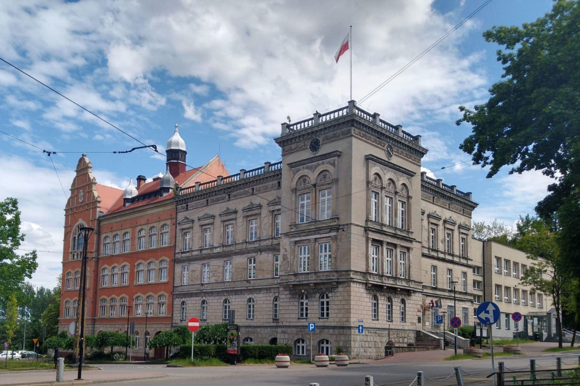 Stykały się w nim granice trzech mocarstw. Dziś to jedno z najpiękniejszych miast w województwie śląskim