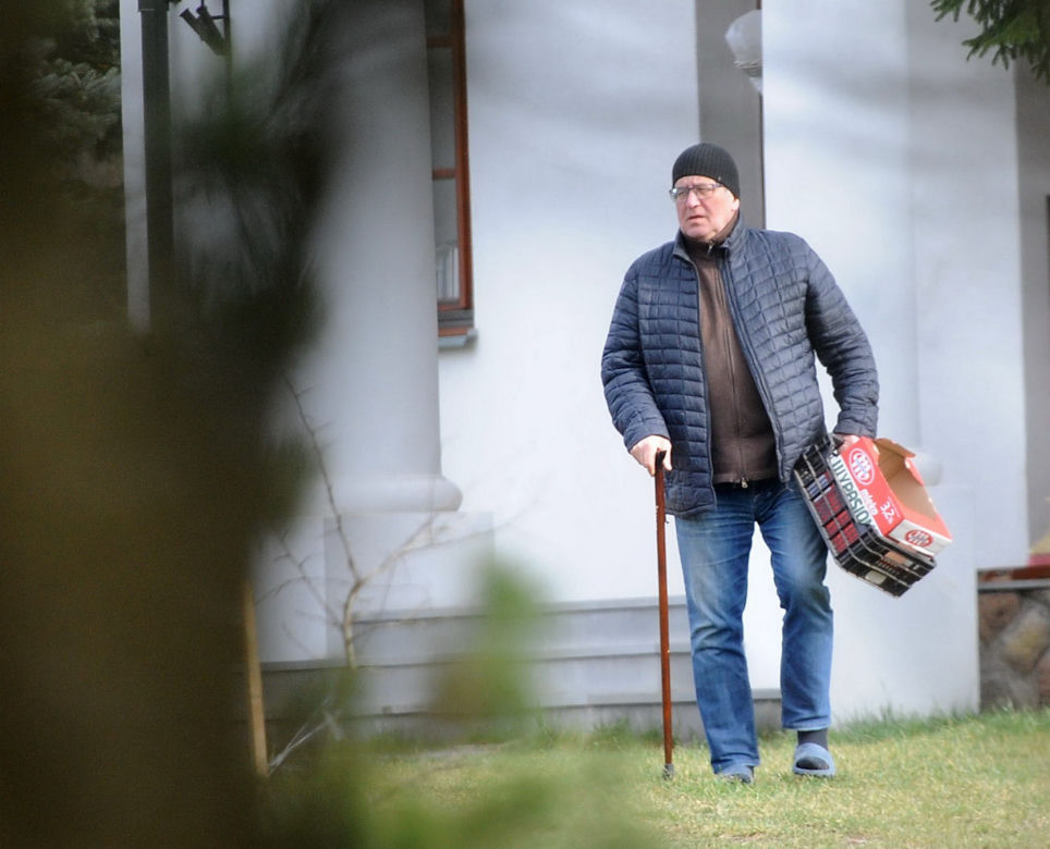 Szok! Komorowski chodzi o lasce