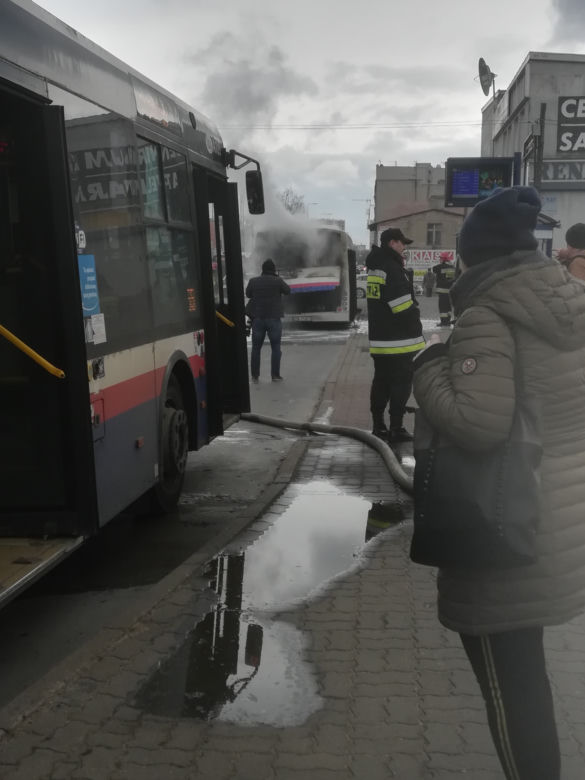 Uwaga! Pożar autobusu komunikacji miejskiej w Bydgoszczy! [AKTUALIZACJA, ZDJĘCIA]