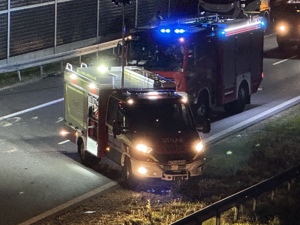 Feliksów. Zderzenie samochodu osobowego z cysterną. Ciężarówka zablokowała całą autostradę