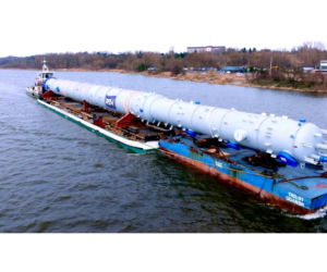 Transport ponadnormatywnych elementów instalacji z płockiego nabrzeża Wiślanego