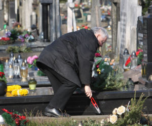KACZYŃSKI NA CMENTARZU.