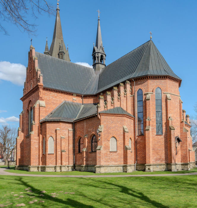 To miasto ma jeden z najpiękniejszych ratuszy w Małopolsce. Jego mieszkańcy od wieków są znani z wielkiej pobożności