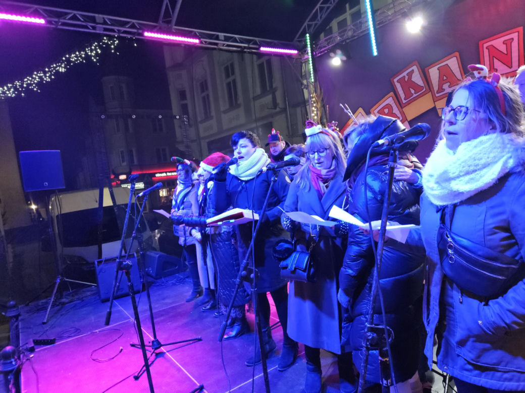 Jarmark Świąteczny w Biskupcu. Na scenie wystąpił zespół Arka Noego [ZDJĘCIA]