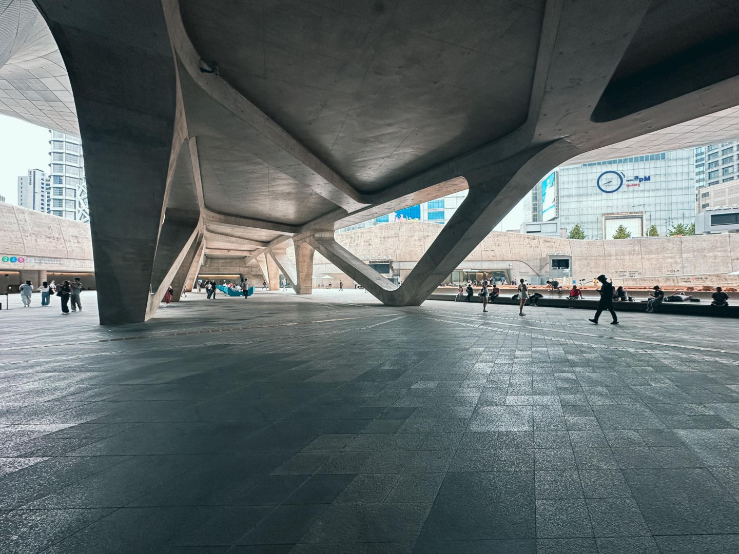 Zaha Hadid i jej Dongdaemun Design Plaza w Seulu