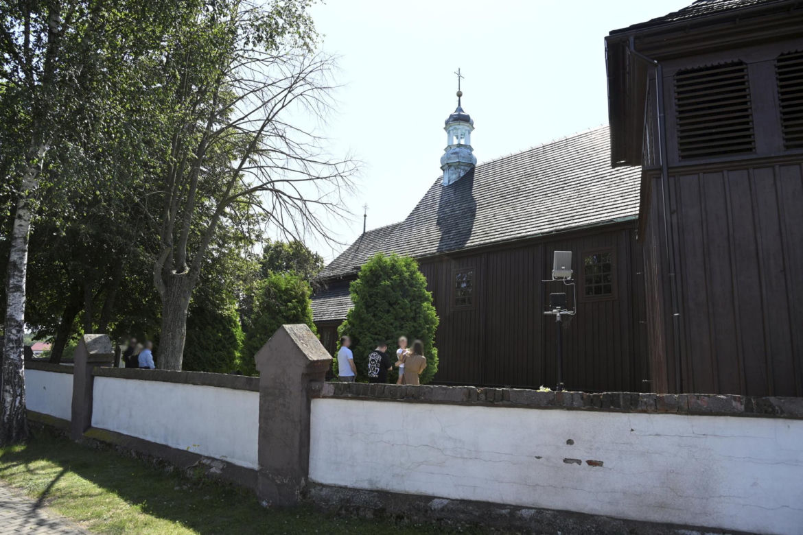 Tak zmienił się kościół z kultowego Rancza. Aktorzy zbierali na remont