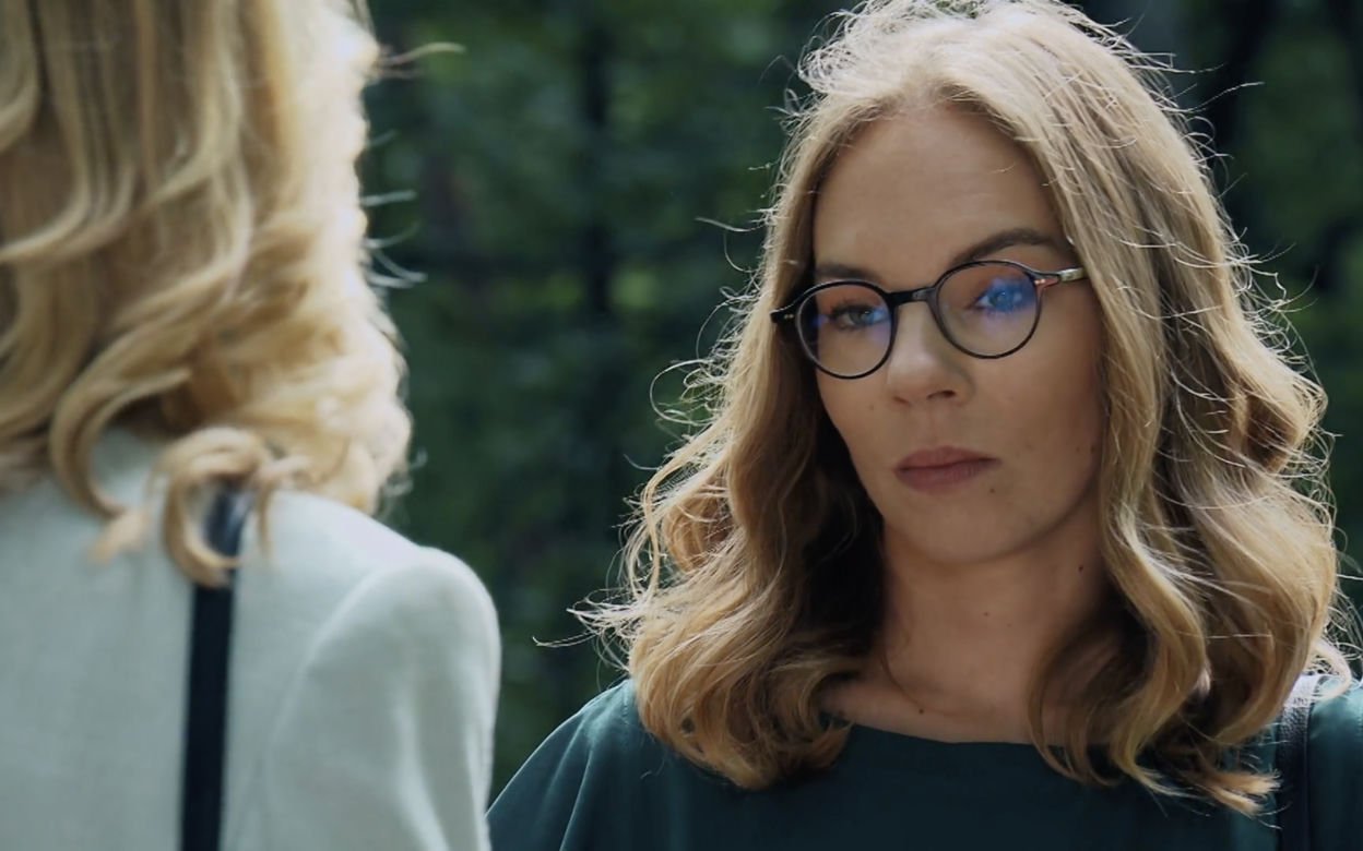 M jak miłość, odcinek 1692: Julia (Marta Chodorowska), Sylwia (Hanna Turnau)
