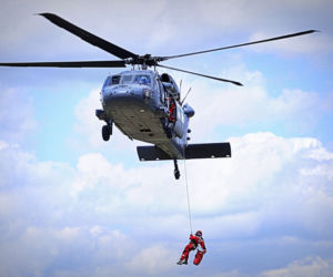 Lublin: Policyjny helikopter krążył nad miastem. Poważne działania policyjnych komandosów 