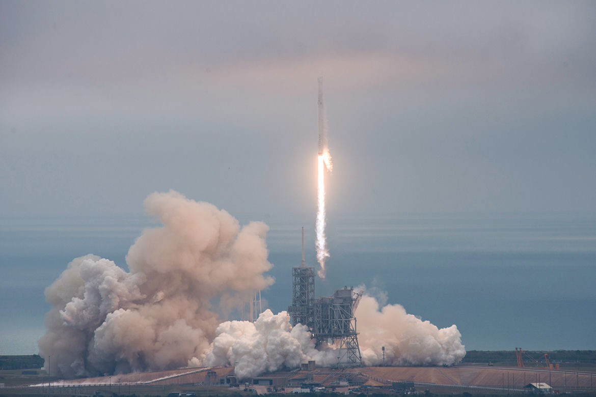 Start rakiety Falcon 9 z przylądka Canaveral
