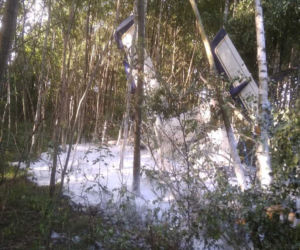 Wypadek awionetki pod Płońskiem! Maszyna runęła prosto na drzewa!