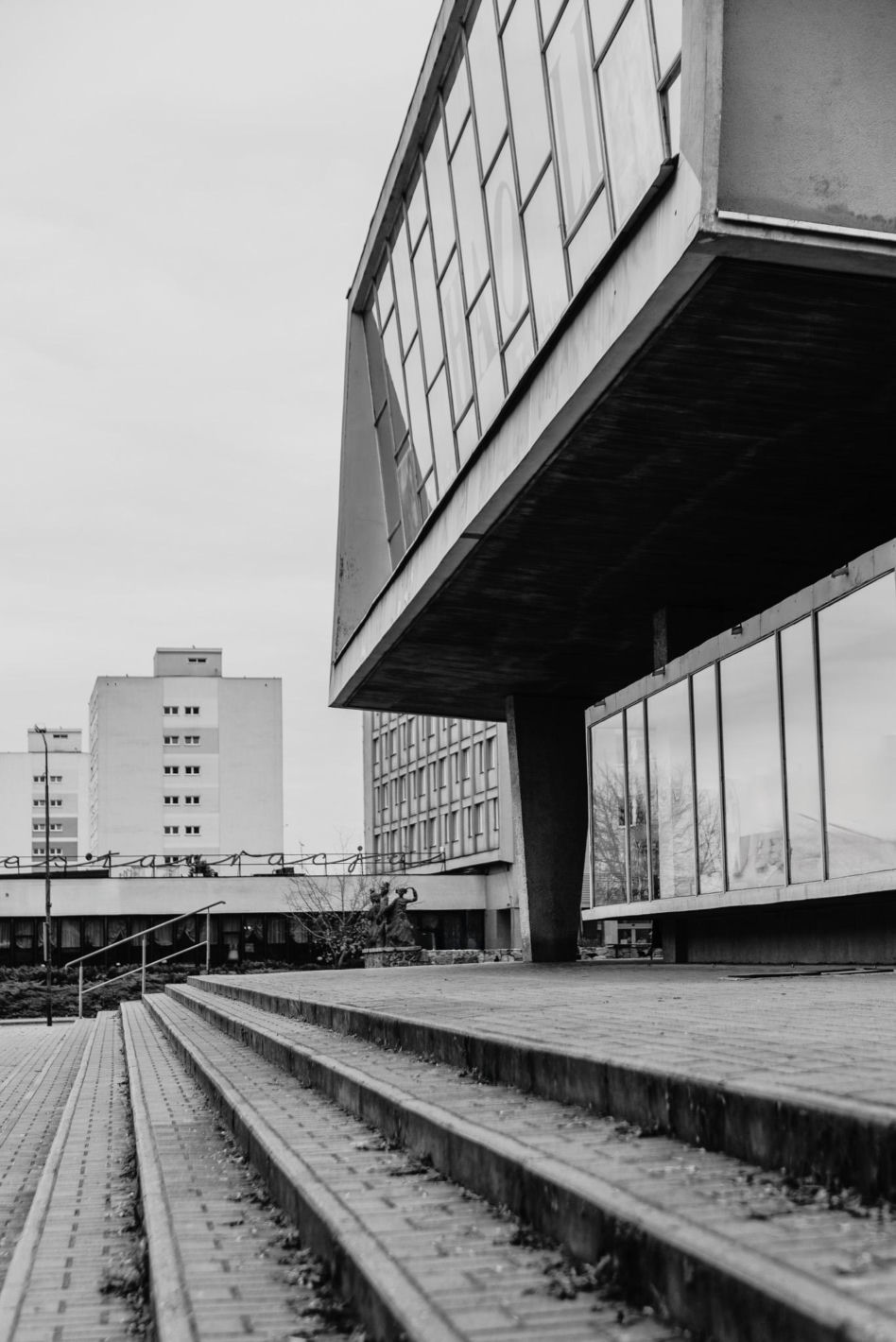 Szlak Konińskiego Modernizmu - zobacz zdjęcia architektury i sztuki Nowego Konina