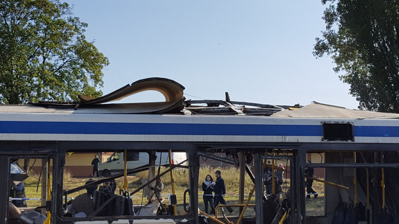Tak wygląda autobus po wybuchu bomby, którą chciał stworzyć Paweł R.