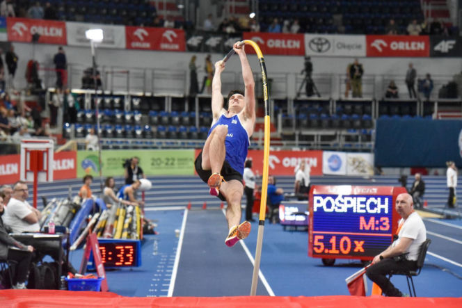 Halowe mistrzostwa Polski w Kujawsko-Pomorskiej Arenie Toruń. Zdjęcia kibiców i zawodników