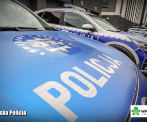 Nowe policyjne radiowozy z hasłem Pomagamy i chronimy” na masce