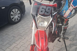 17-latek zatrzymany na crossie. Nie miał prawa jazdy, a motocykl nie powinien wyjechać na drogę