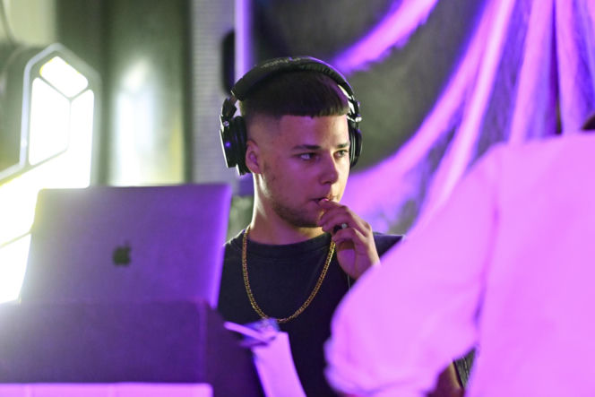 Syn Górniak pokazał się z nową dziewczyną! O północy połączy ich namiętny pocałunek!