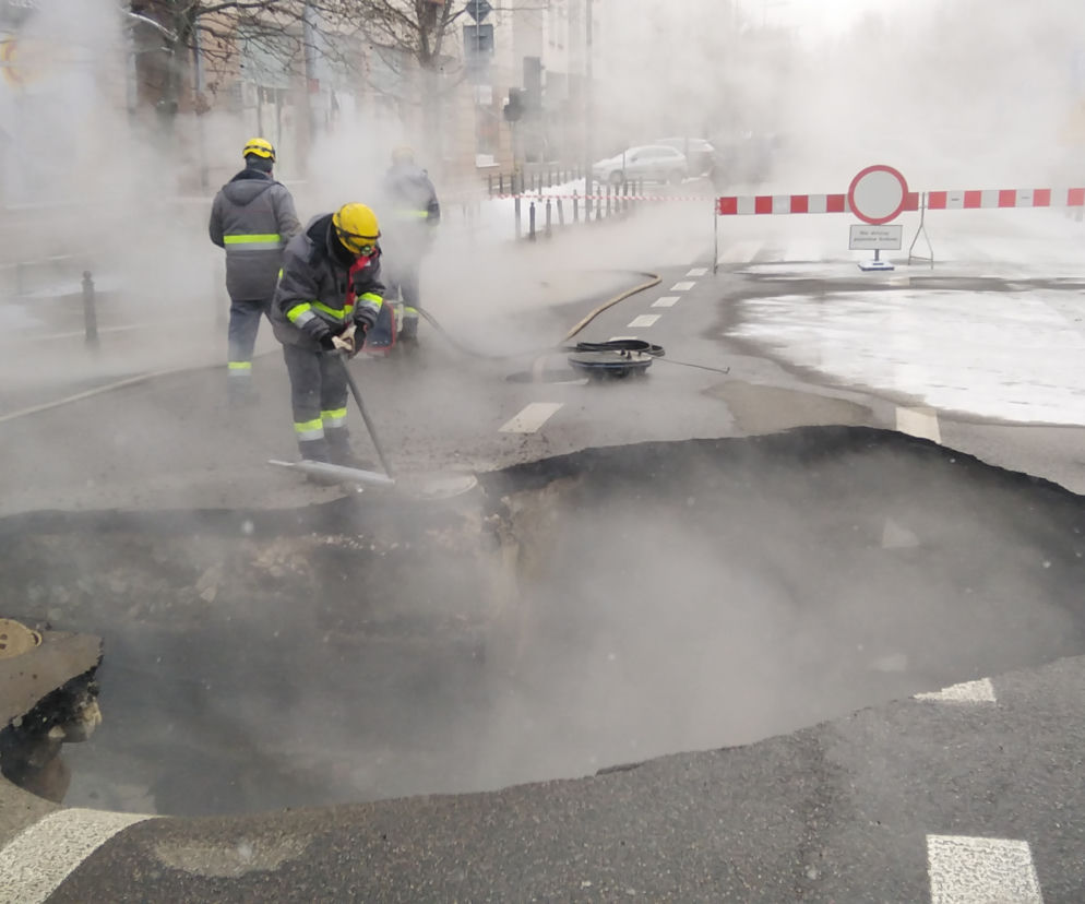 Kłęby pary na Jagielońskiej