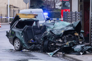 Tragedia o świcie na krajowej „ósemce”. Trzy osoby zginęły na miejscu. Wiele niewiadomych