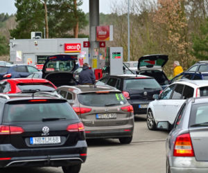 Kolejki niemieckich aut na przygranicznych stacjach paliw