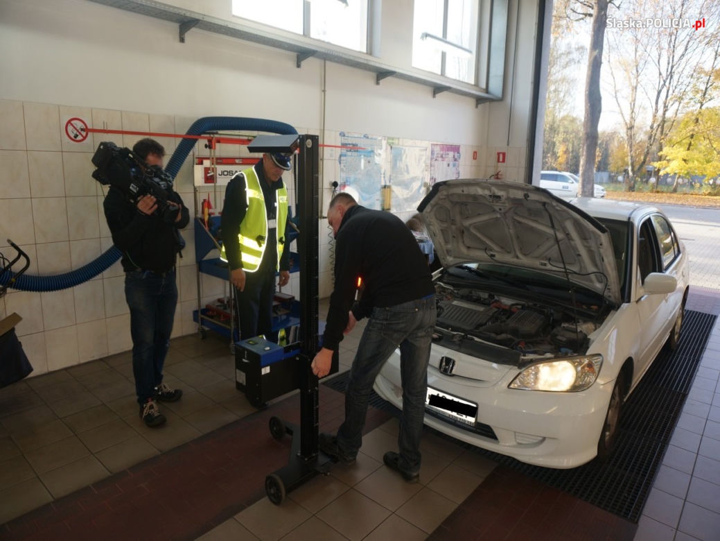 Za darmo sprawdzisz światła w samochodzie. "To dla bezpieczeństwa"