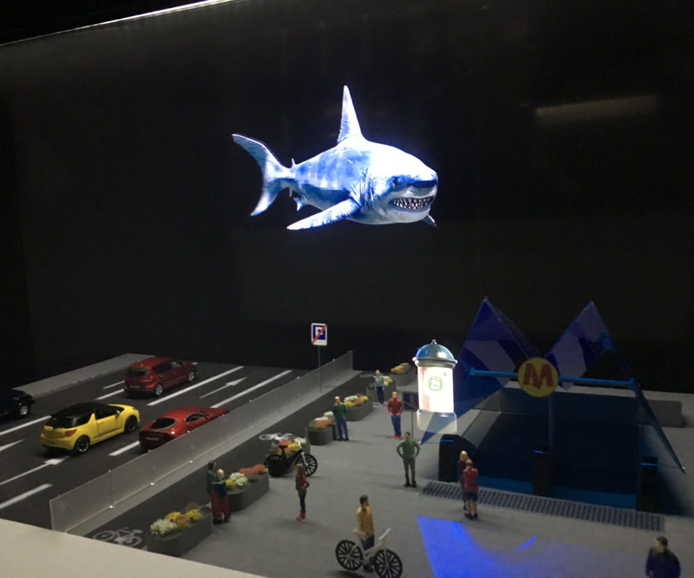 Megalodon nad stacją metra