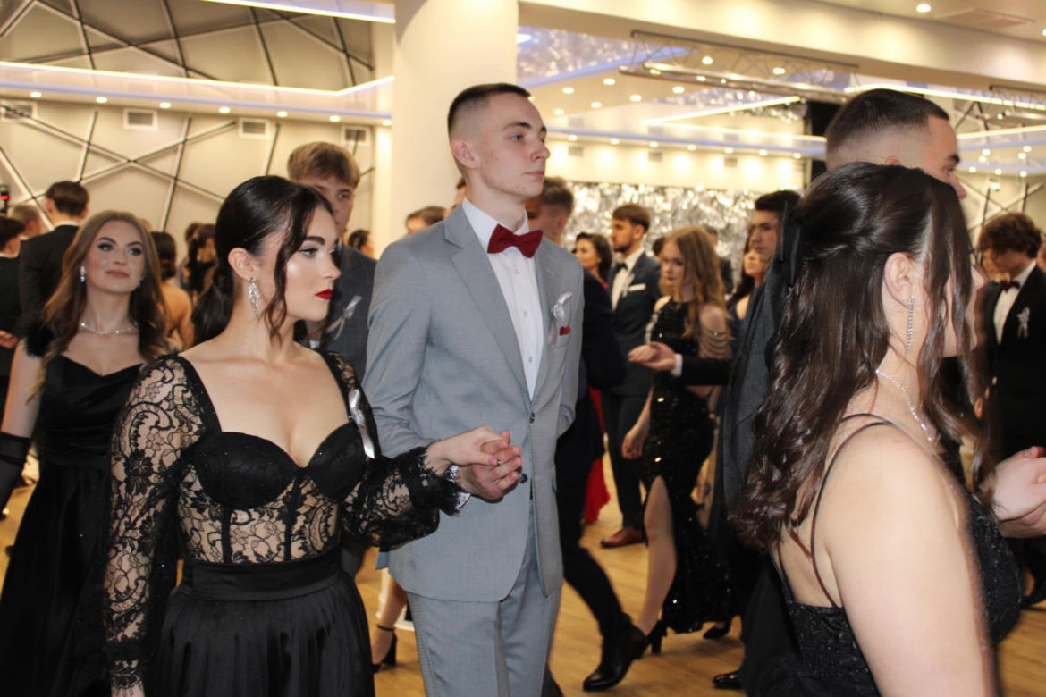 Bal studniówkowy 2024 II Liceum Ogólnokształcącego w Starachowicach