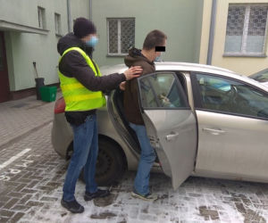 SEKS za pieniądze w Białej Podlaskiej. Zmuszali ją do PROSTYTUCJI. W piwnicy trzymali… 