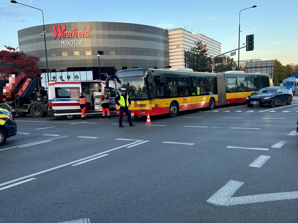 Wypadek autobus laweta