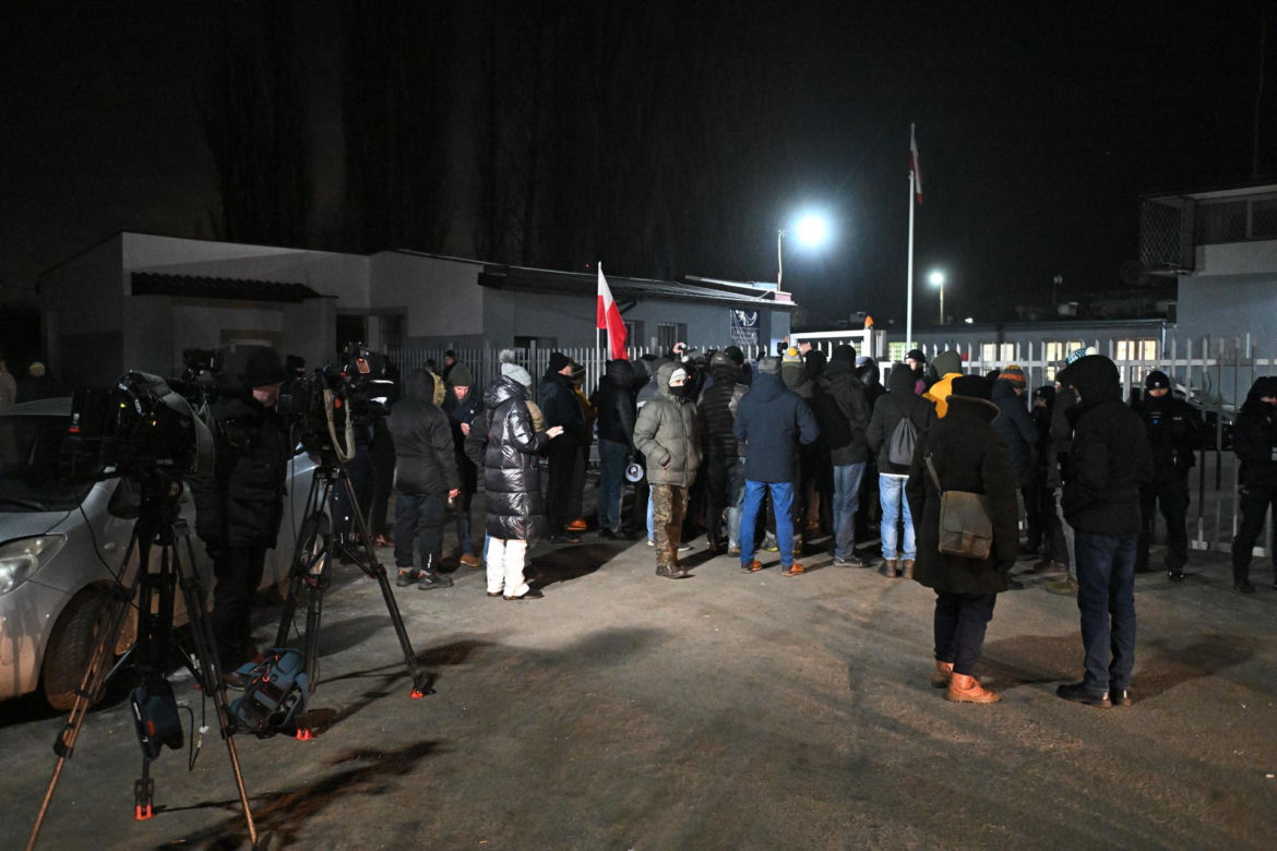Kamiński i Wąsik w areszcie. Wielki protest w Warszawie