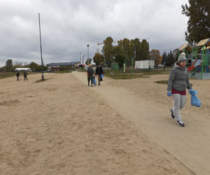 Jesienne porządki nad zalewem Muchawka w Siedlcach w 2021 roku