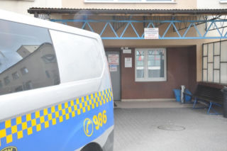 Był tak pijany, że omal nie zszedł w drodze na wytrzeźwiałkę. Trafia tam niemal codziennie