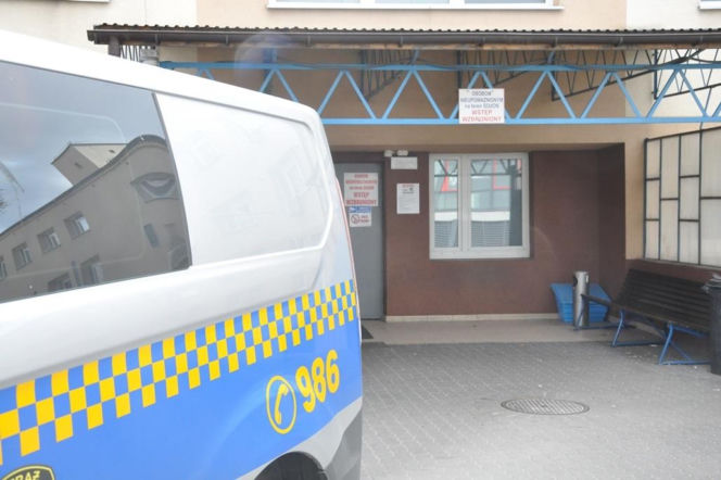 Był tak pijany, że omal nie zszedł w drodze na wytrzeźwiałkę. Trafia tam niemal codziennie