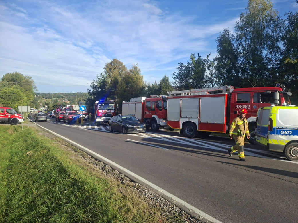 Wybuch gazu w domu w Porębie Radlnej. Ucierpiała ok. 50-letnia kobieta