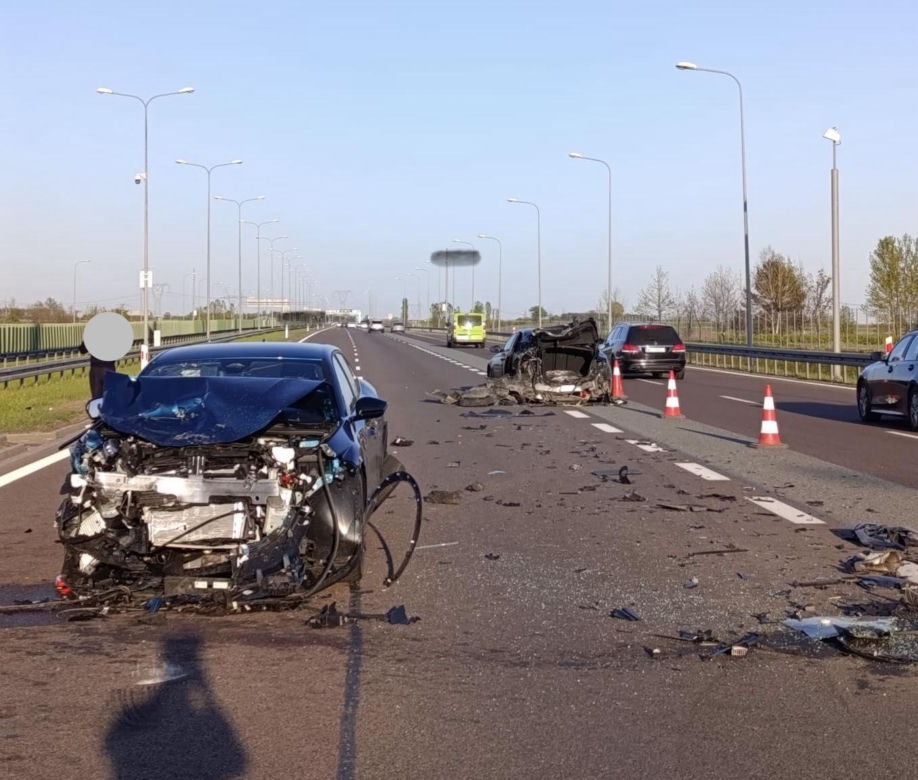 Wypadek na ekspresówce. Dwie osoby trafiły do szpitala