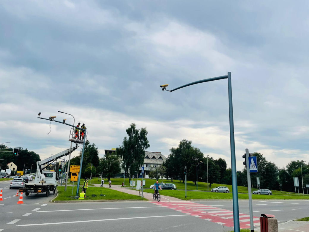 Montaż kamer systemu Red Light na Rondzie Solidarności w Nowym Sączu
