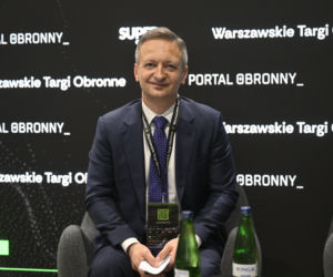 Warszawskie Targi Obronne. Scena Niebieska. Warszawskie Targi Obronne.. Scena Niebieska Jak w czasie kryzysu zapewnić łączność satelitarną instytucjom państwa i instytucjom rządowym? Budowa suwerennego systemu: potrzeby oraz krajowe zdolności przemysłowe