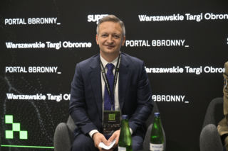 Warszawskie Targi Obronne. Scena Niebieska. Warszawskie Targi Obronne.. Scena Niebieska Jak w czasie kryzysu zapewnić łączność satelitarną instytucjom państwa i instytucjom rządowym? Budowa suwerennego systemu: potrzeby oraz krajowe zdolności przemysłowe