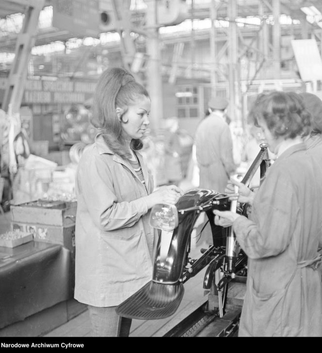 QUIZ PRL. Czy się stoi, czy się leży, trzy tysiące się należy. Tak pracowano w PRL-u